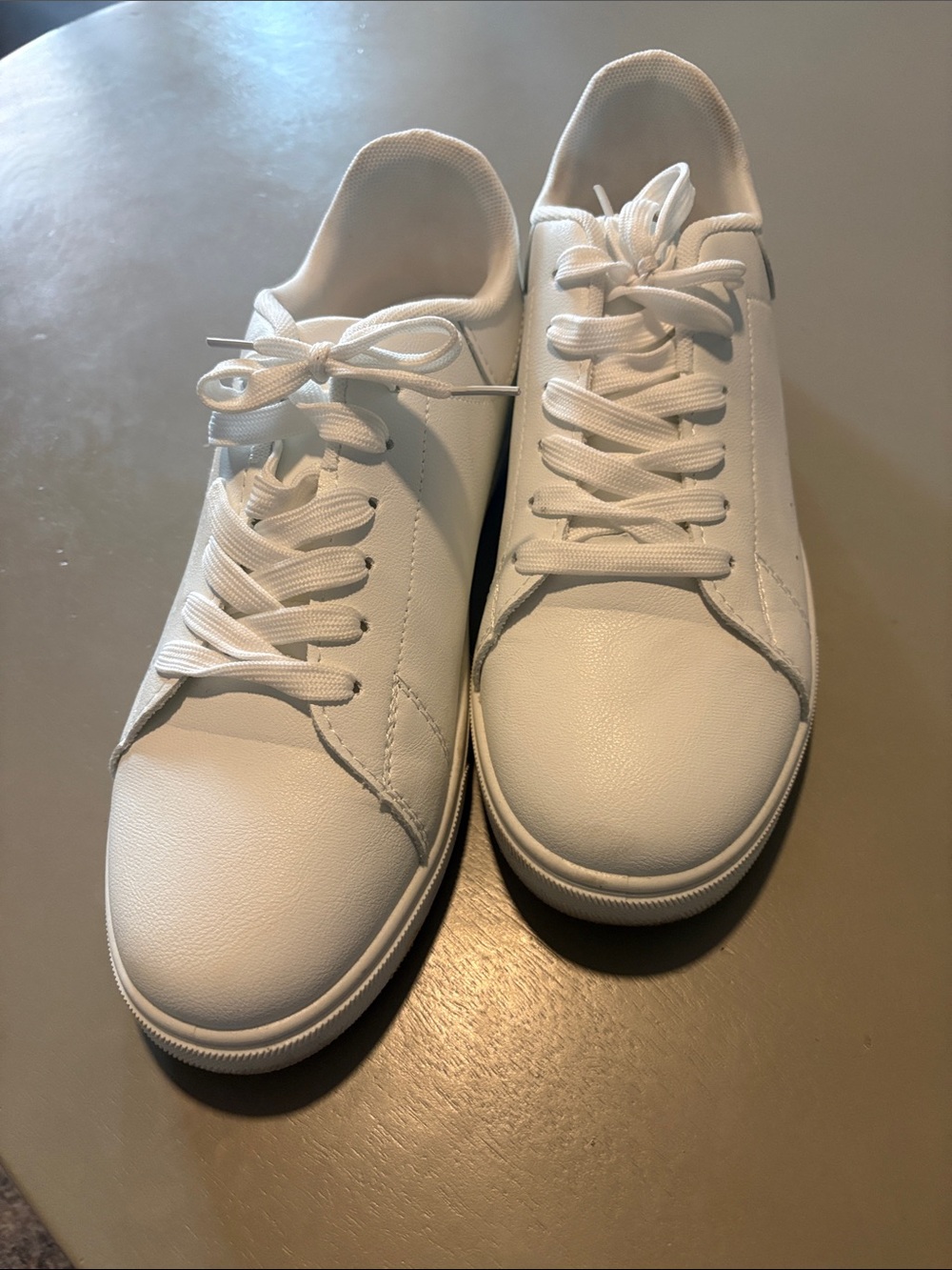 Classic White Men's Casual Sneakers